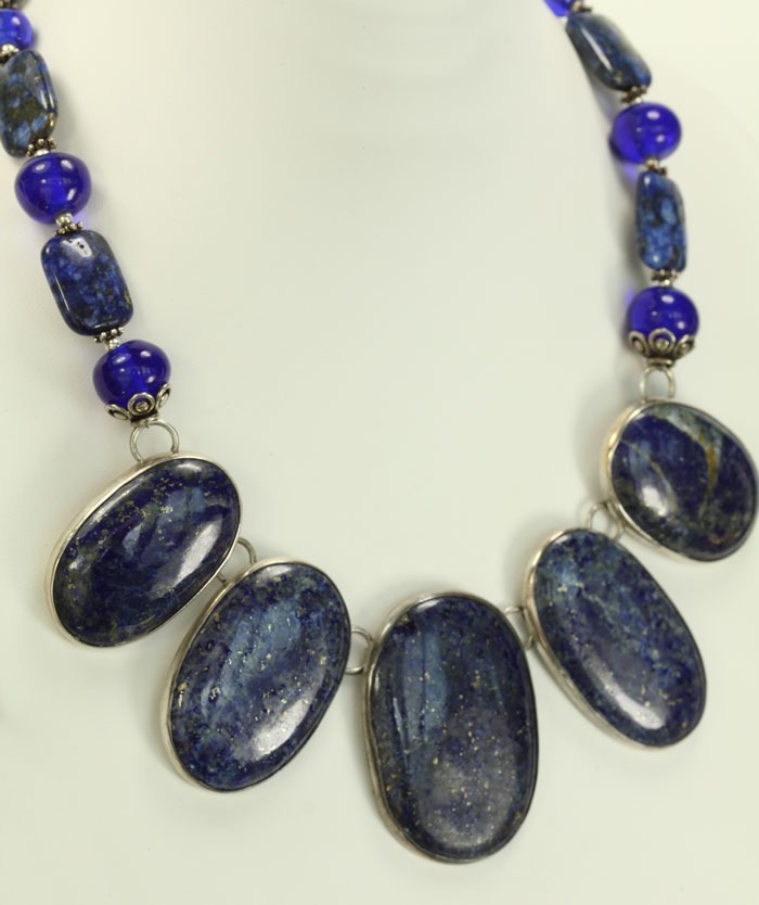 Lapis Statement Collar