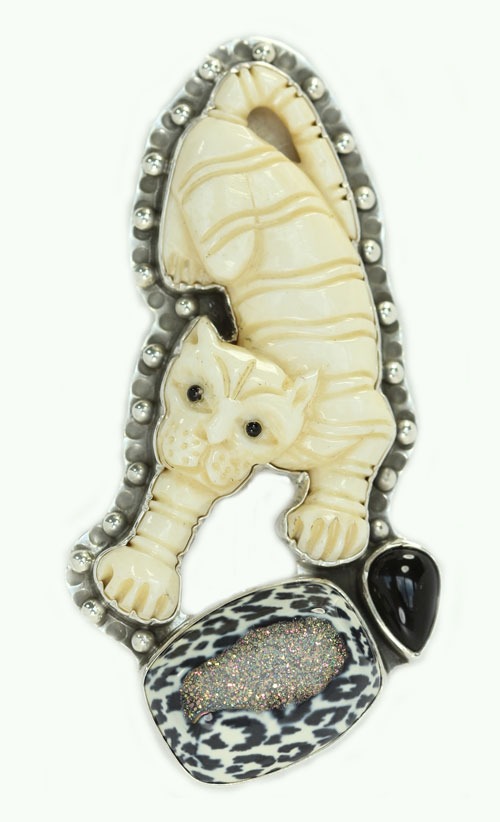 Pouncing Cat Pin-Pendant