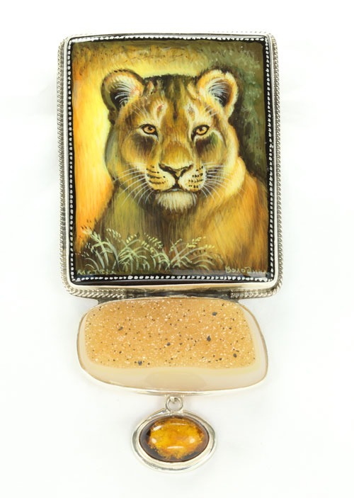 Queen of the Jungle Pin-Pendant