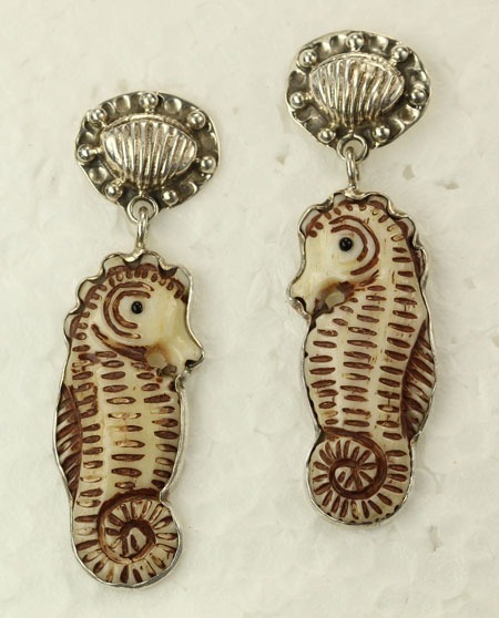 Carved Seahorse Pin-Pendant