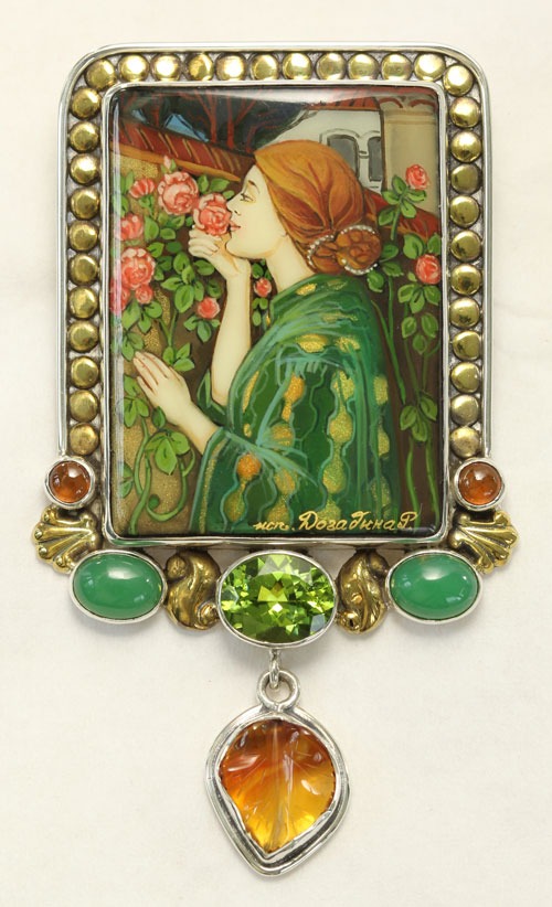 Lady in Green Pin-Pendant