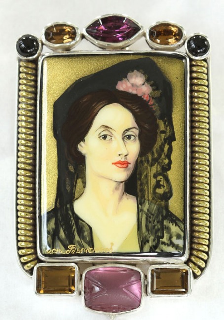 Lady in Mantilla Pin-Pendant