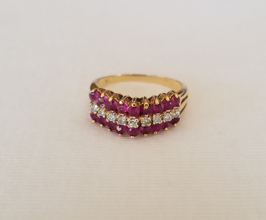 Ruby & Diamond Ring in 14k Gold   SIZE 6
