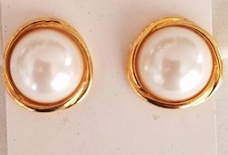 Vintage Mabe Pearl Clip Earrings in Gold Tone Frame  