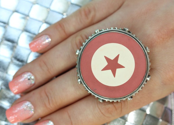 Mars & Valentine Antique Red Star Poker Chip Ring