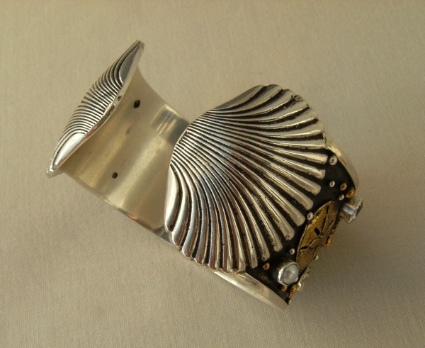 Mars & Valentine Dark Oxidized Botticelli Cuff