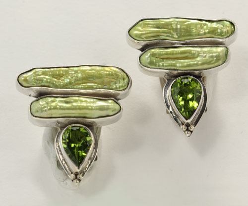 Green Bar Pearl & Peridot Teardrop Clip Earrings