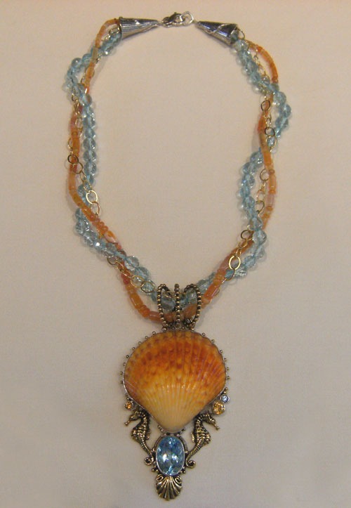 Mars & Valentine Tropical Goddess Necklace