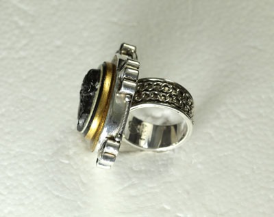 Vintage Black & White Cameo Ring