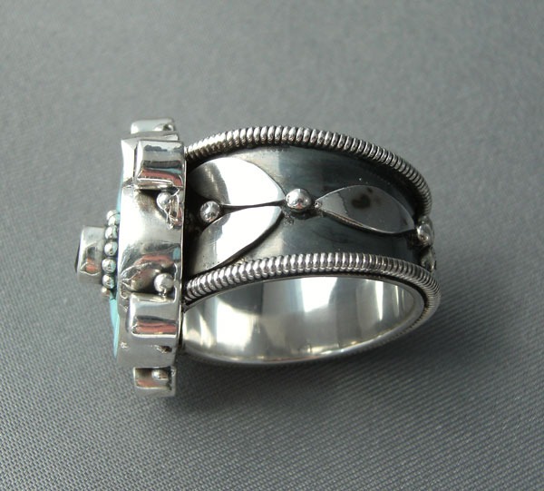 Mars & Valentine Petite Turquoise Flower Ring