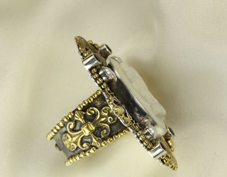 Mars & Valentine White Cameo Ring