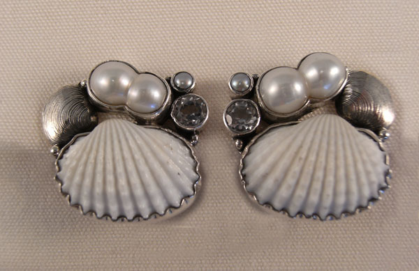 Mars & Valentine Shell Cluster Earrings