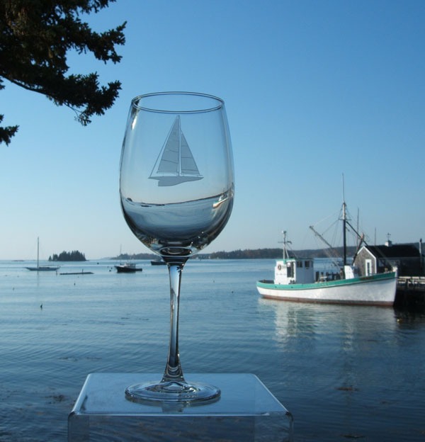 Etched Sailboat 19 oz. All Purpose Wine 