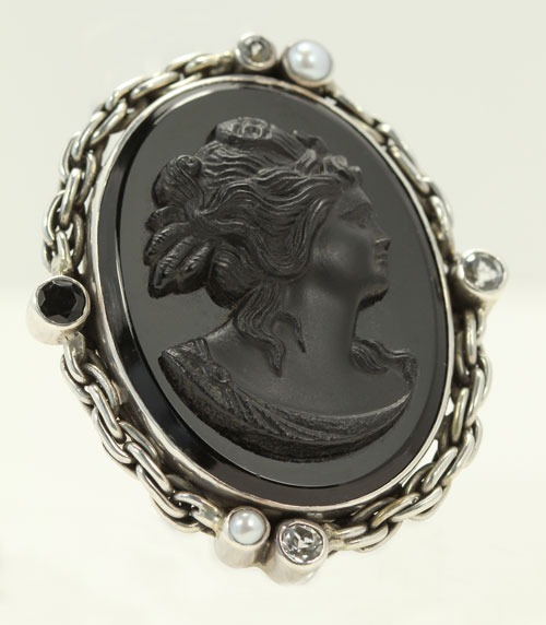 Mars & Valentine Double Cameo Collar