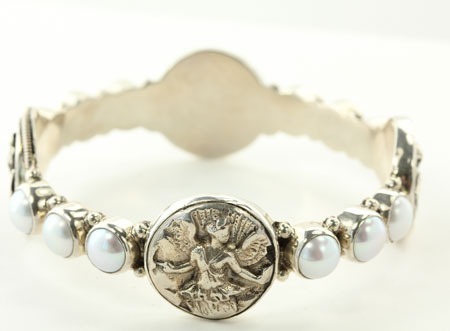 Love Bangle with Pearls 