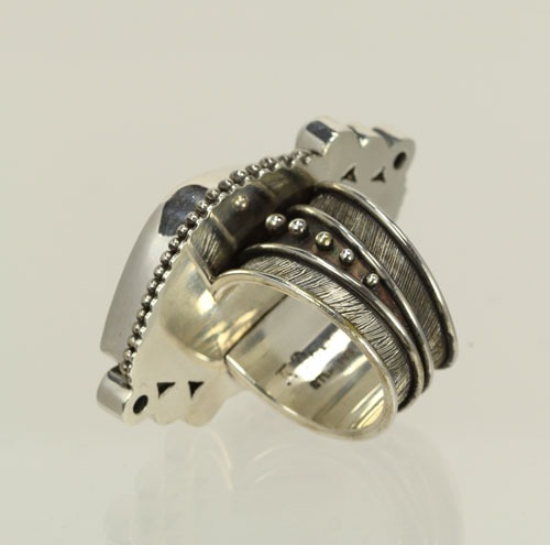 Graceful Kyanite Ring with Gemstones