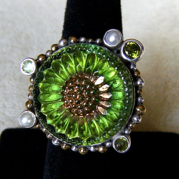 Mars & Valentine Green Dahlia Ring