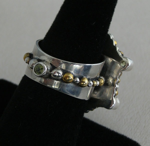 Mars & Valentine Green Dahlia Ring
