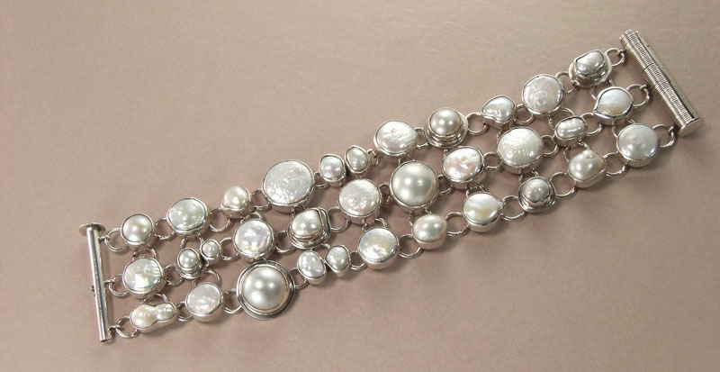 Echo of the Dreamer Classic White Pearl Bracelet