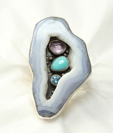Echo of the Dreamer Blue Agate Ring with Gem Center