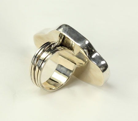 Echo of the Dreamer Blue Agate Ring with Gem Center