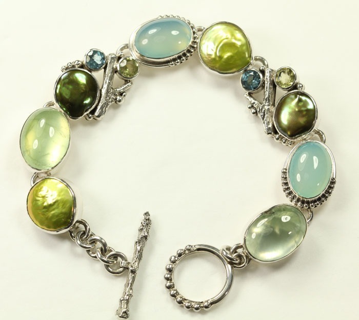 Echo of the Dreamer Gemstone & Pearl Collar
