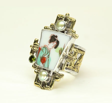 Mars & Valentine Hand Painted Vintage Geisha Tile Ring