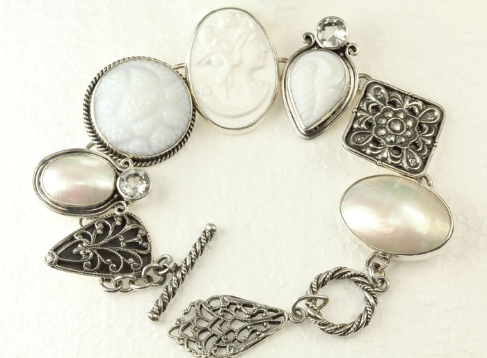 Mars & Valentine White Cameo Bracelet