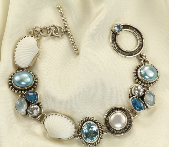 Echo of the Dreamer Dainty Shell Bracelet with Gemstones