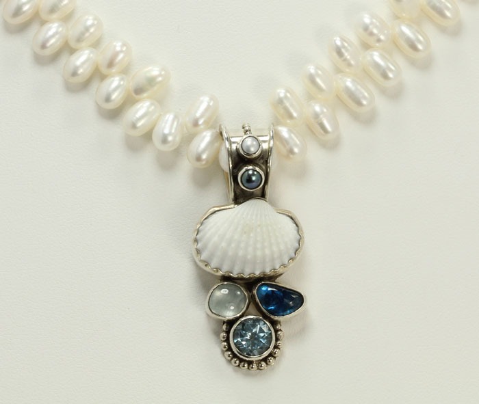 Echo of the Dreamer Shell Ring with Gemstone Cluster