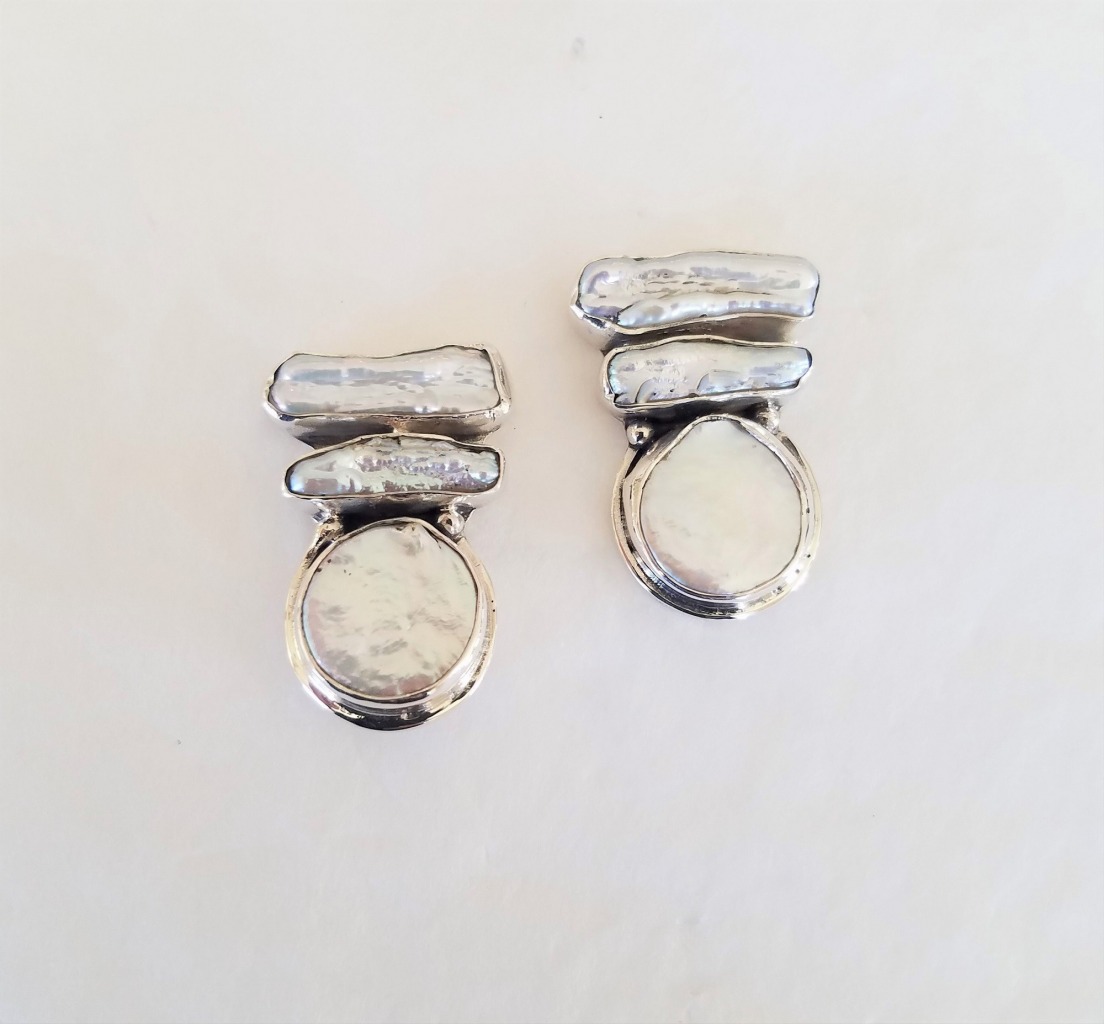 Echo of the Dreamer Bar Pearl & Coin Pearl Post Earrings