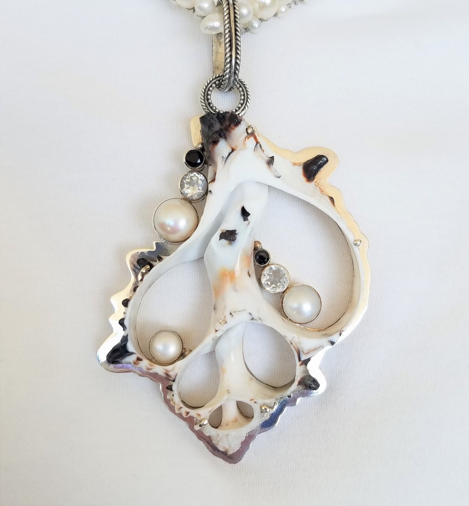 Echo of the Dreamer Large Black & White Murex Shell Pendant Necklace