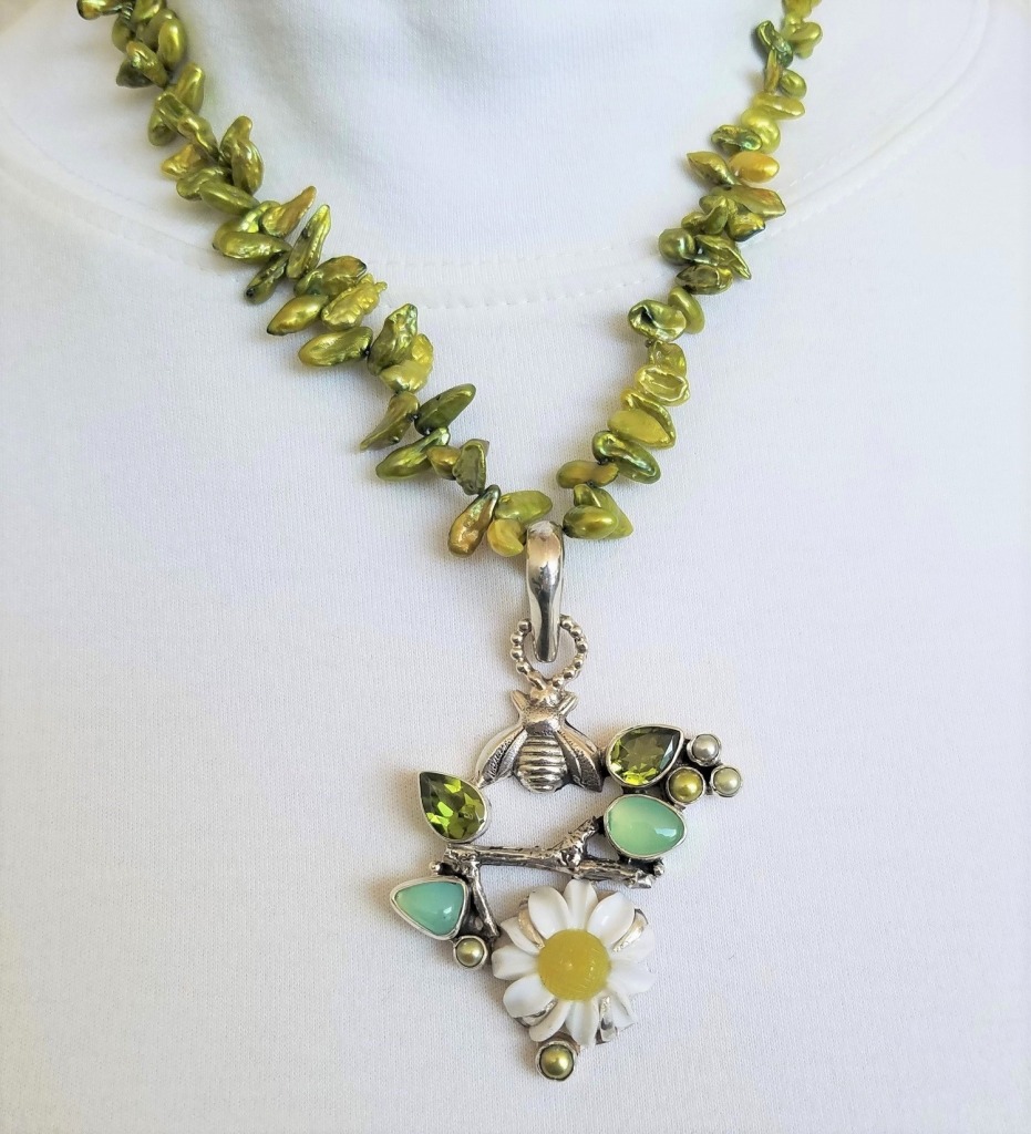 Echo of the Dreamer Chrysoprase, Peridot, & White Agate Daisy Pendant Necklace