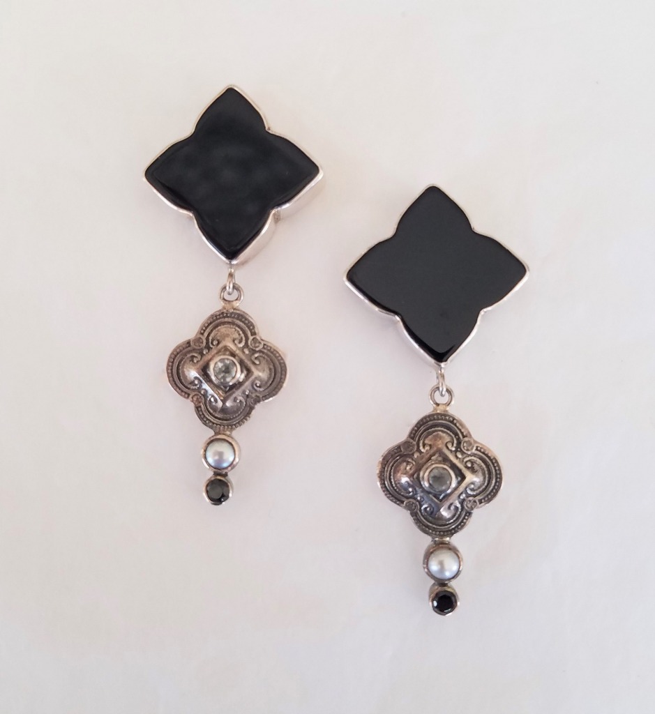 Echo of the Dreamer Black Quatrefoil Post Dangle Earrings