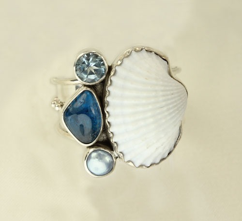 Echo of the Dreamer Shell Ring with Gemstone Cluster