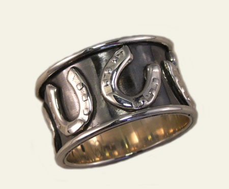 Mars & Valentine Horseshoe Band Ring