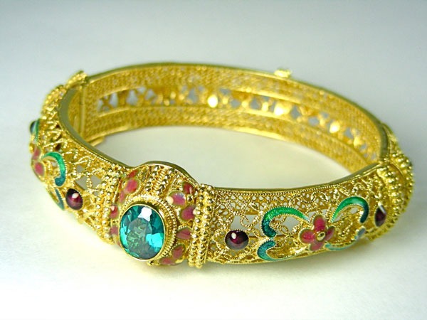 Gold Filigree Hinged Bracelet DECORATED WITH CLOISONNE